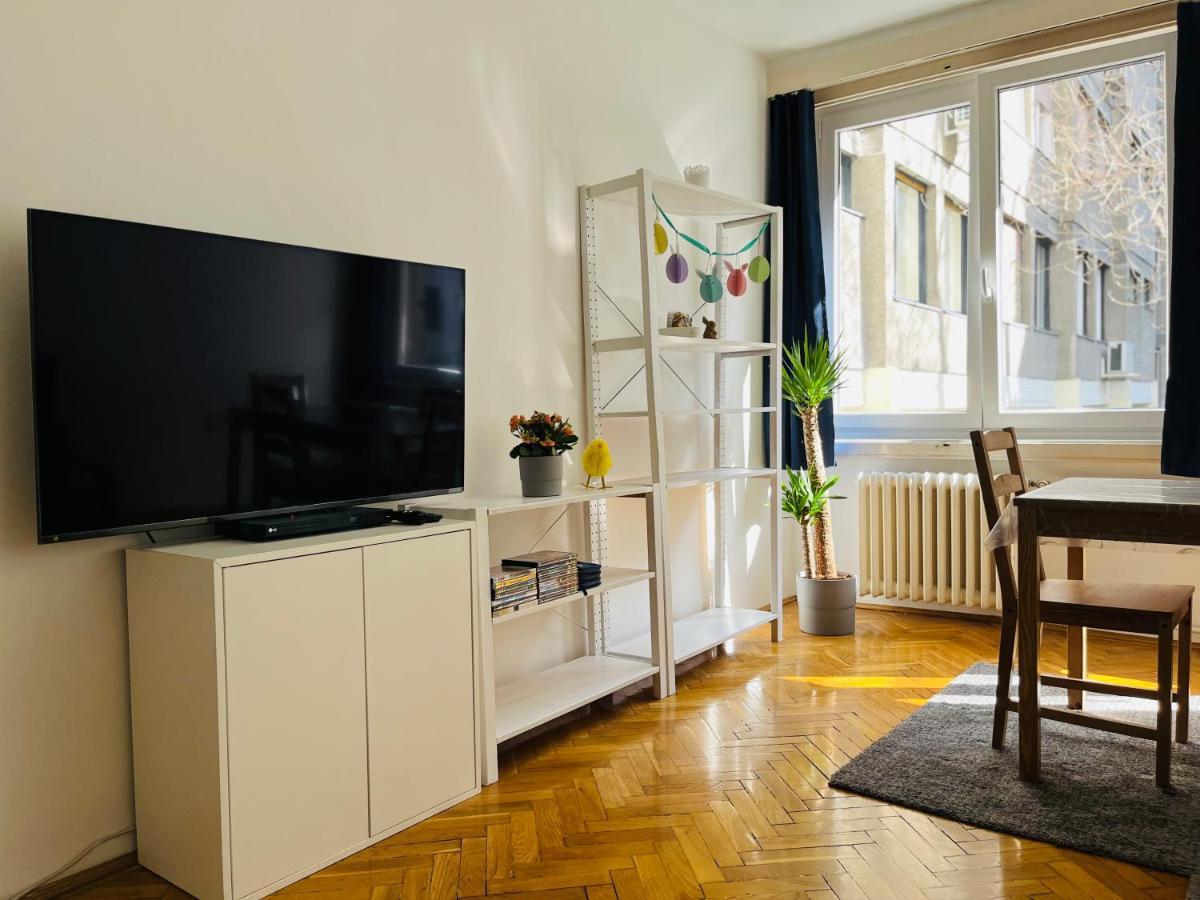 Bauhaus Flat In Amazing Location Apartment Budapest Bagian luar foto